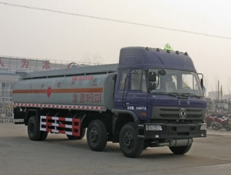 東風(fēng)小三軸運油車 安全高效的燃油運輸解決方案