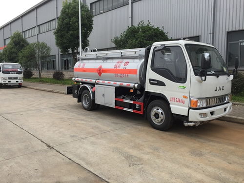 5噸運油車批發(fā)價出售，3-10噸加油車限時特價，助力能源運輸